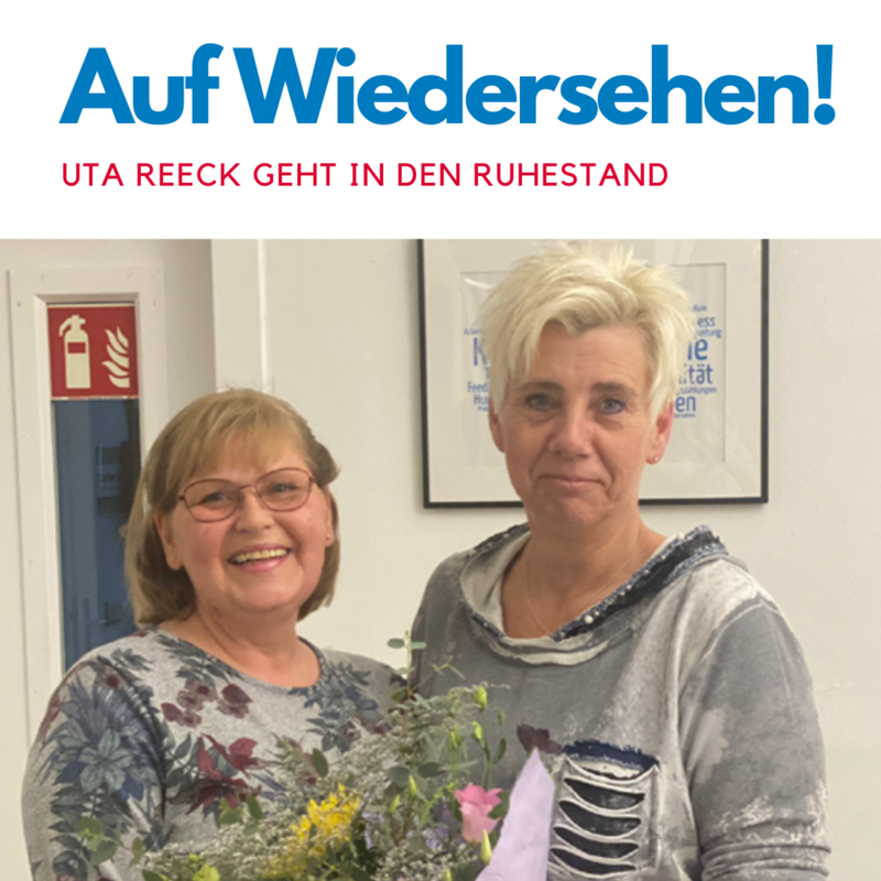 Eine Knoop Mitarbeiterin verabschiedet eine Kollegin Mit Blumen in den Ruhestand 