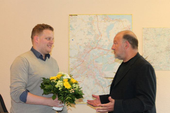 Lübecker Personaldisponent Hanisch mit Urkunde zum staatlich geprüften Betriebswirt
